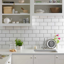 Load image into Gallery viewer, Metro White Matt Bevelled Decor Metro Tile

